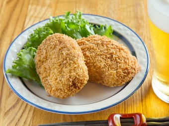 つけ汁でいただく出雲B級グルメ『手づくり出雲そばコロッケ』