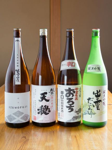 地元のお酒も種類豊富。好みのお酒を探してみては