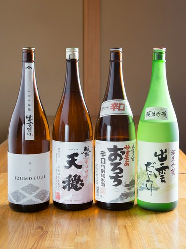 地元のお酒も種類豊富。好みのお酒を探してみては