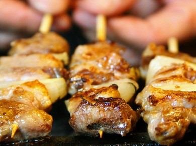 埼玉東松山の「やきとん」。素材の旨味引き出す炭火焼きでどうぞ
