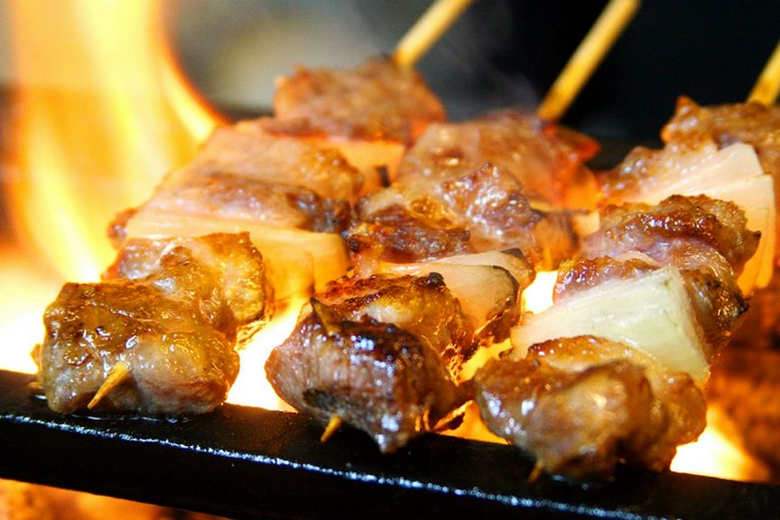 一本一本ベストな状態で焼きあげます。素材の旨味引き出す炭火焼