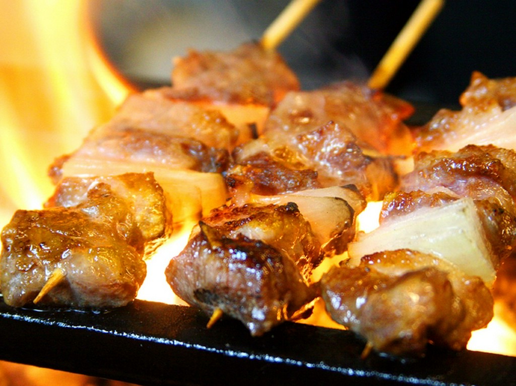 一本一本ベストな状態で焼きあげます。素材の旨味引き出す炭火焼