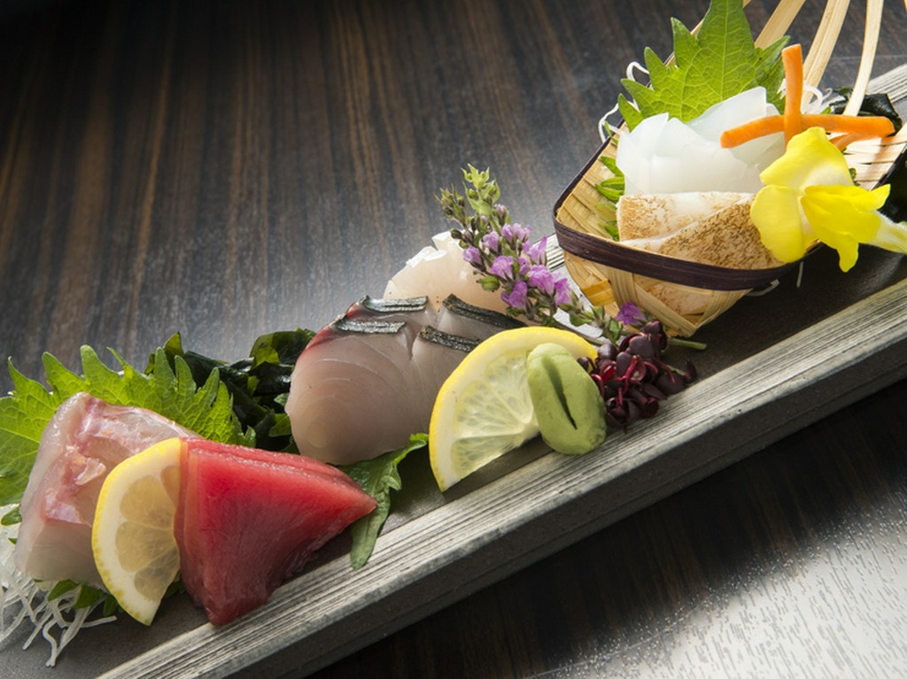 旬魚を中心に四季折々の素材を堪能『刺身五点盛（一人前）』
