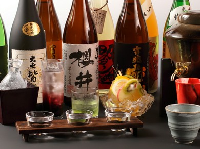 季節ごとに日本全国の地酒の銘品が多彩に取り揃えられています