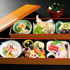 正統派会席料理を気軽に楽しめる『幕の内弁当・深雪御膳』