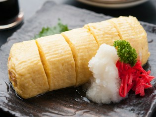 特注卵をつかって焼き上げる旨みたっぷりの『だしまき』