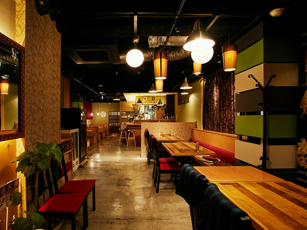 デザイナーこだわりの、和と洋が見事に融合する空間でお食事を