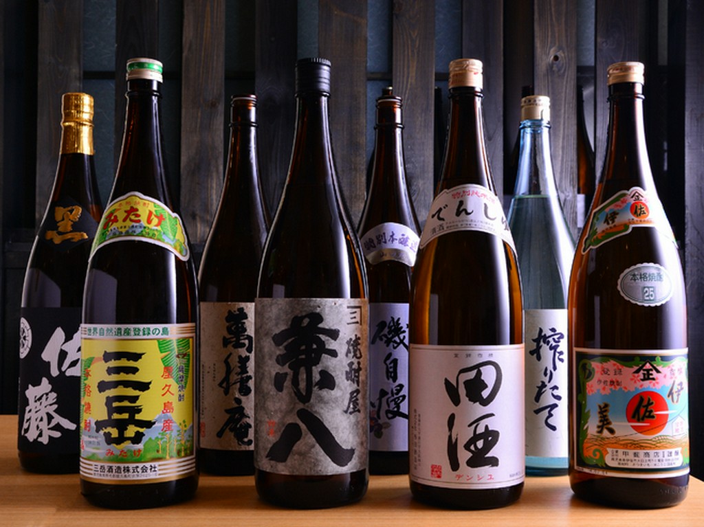 新しい出会いが期待できる、常時30種類以上の焼酎の品揃えです