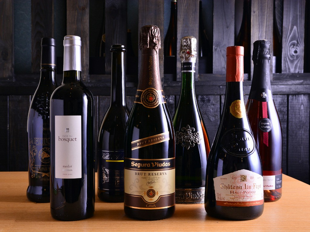 人気のスパークリングワインをはじめ料理と相性のいいワインが