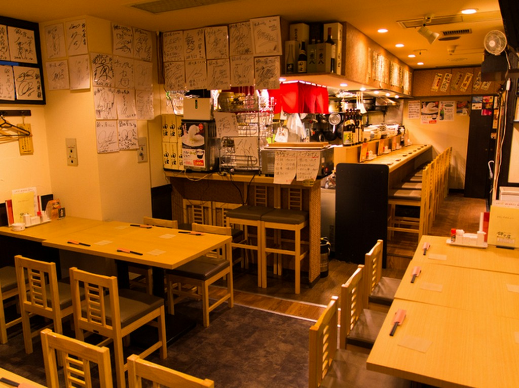 はずむ会話や温かく和やかな店の雰囲気も、ごちそうの一部