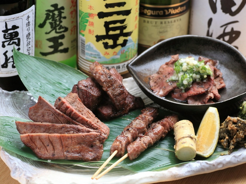 焼物盛り合わせ(2人前～)～牛たんの各部位やサガリなどが炭火焼きで楽しめます