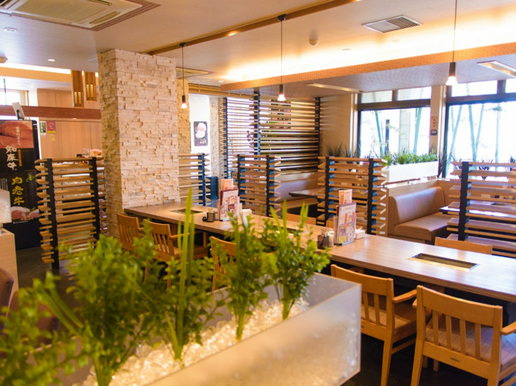 すっきりとした清潔感溢れる店内は、女性に大人気！　