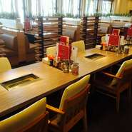 一つの焼台プレートで1～3名様、1テーブルで最大9名様まで。
無煙ロースターです。