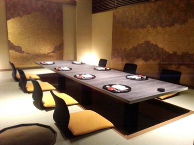 プライベート空間で食事を楽しめる個室も完備