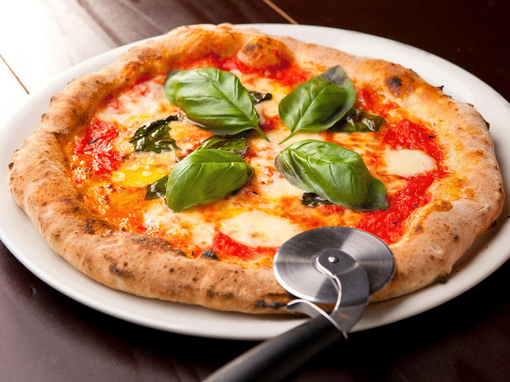 本場ナポリの味を追い求めピッツァの修行をしてきました！