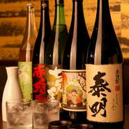 地酒の「七冠馬」のほか、全国各地から取り寄せられた日本酒や焼酎がずらりとそろっています。なかには珍しいものもあるので、料理と合わせて好みの一杯を選んでみては。