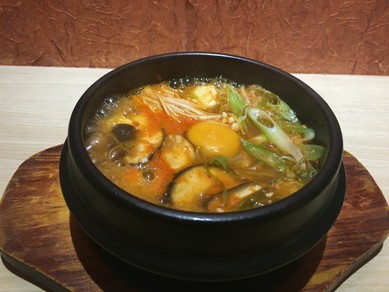 韓国料理といえば、熱々のスンドゥブチゲ