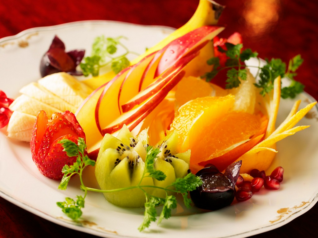 シャンパンと一緒にいただく『フルーツの盛り合わせ』