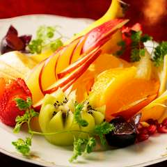 シャンパンと一緒にいただく『フルーツの盛り合わせ』