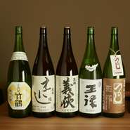 日本酒は全国各地の蔵元から、その季節の料理に最も合うものをセレクト。お酒単体で味わったときと、料理と合わせたときとで印象が異なり、これまでにない驚きが体感できます。