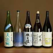 コース料理に合わせて8～10銘柄の日本酒がお楽しみいただけます。