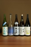 コース料理に合わせて8～10銘柄の日本酒がお楽しみいただけます。