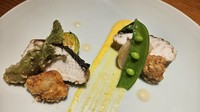 ＜先付・茶碗蒸し・お造り（より上質な）・メイン・旬菜皿・土鍋炊き込み御飯・デザート＞