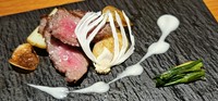 ＜先付・前菜・お造り・メイン・中皿・旬菜皿・仙台牛の一皿・土鍋炊き込み御飯・デザート＞８品のお造りを、より上質にし、仙台牛の一皿を加えた充実のコースです。　