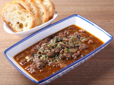 お酒にもぴったりの『牛すじの赤ワイン煮』