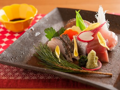 とれたての旬の鮮魚を。鮮度に自信あり『本日の水揚げ　お刺身』