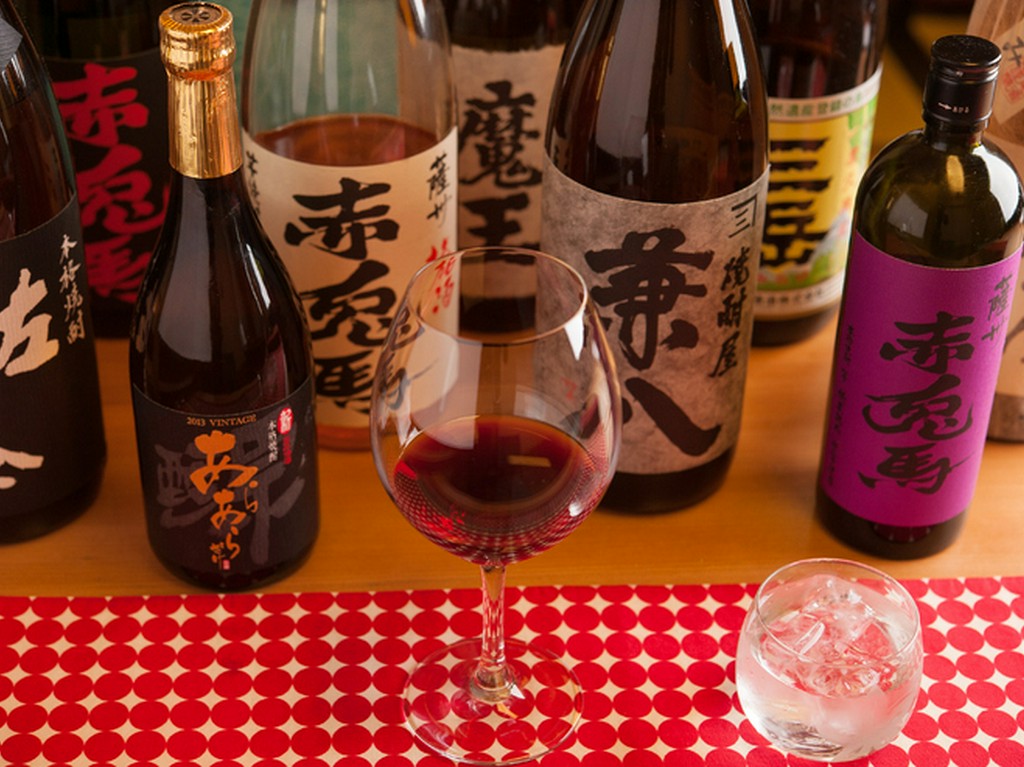 焼酎やワインも充実の品ぞろえ。料理に合わせて楽しめます