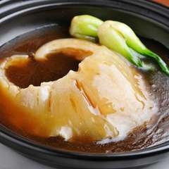 地元食材を中心に、調味料は中国、特殊な材料は東京から