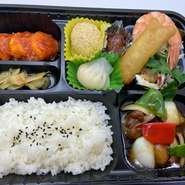 酢豚か油淋鶏どちらかを選べます