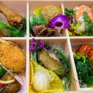 カニの爪や鮑等が入った豪華な中華の詰め合わせです。
会合やイベント、法事等の時にも是非利用下さい。