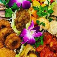 ご家庭での色々なイベント事に花💐🌸を添えて！又は、お手土産等にも大変ご好評を頂いております。
前々日までにご予約お願い致します。
ご予算に応じてオードブルをお作りさせて頂きます。