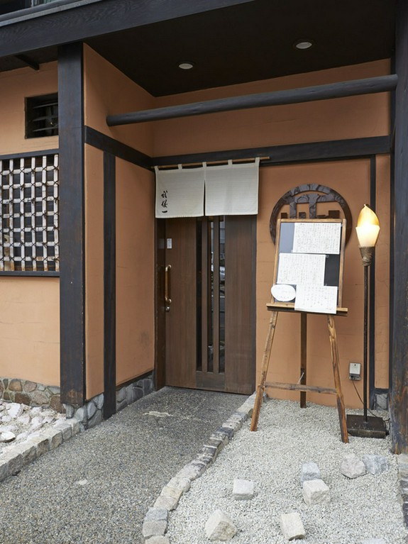 新栄の裏通りに、ひっそりとある隠れ家です