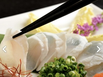 ピリ辛のタレで、ダイナミックに味わう『ぶつ刺身』