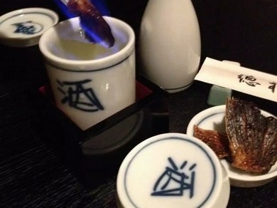 『てっさ』は薄く切り、食感を楽しむふぐの王道料理です
