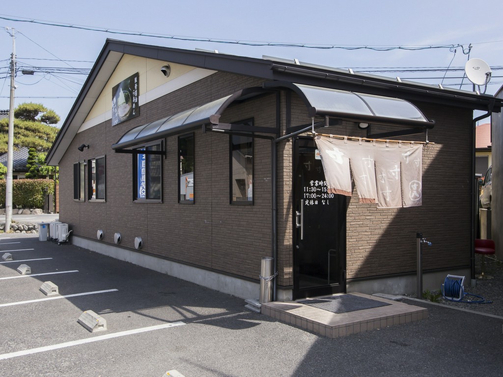 明るく居心地のよいラーメン店