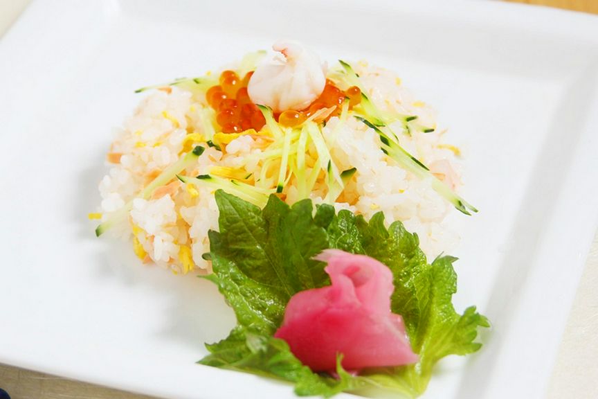 たっぷり味わう鮭の旨みと美しい見た目が人気の『北海ちらし』