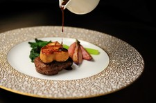 ＜記念日におすすめ＞花束など3大特典付！　国産牛フィレ肉とフォアグラ。更にオマール海老の贅沢なコース