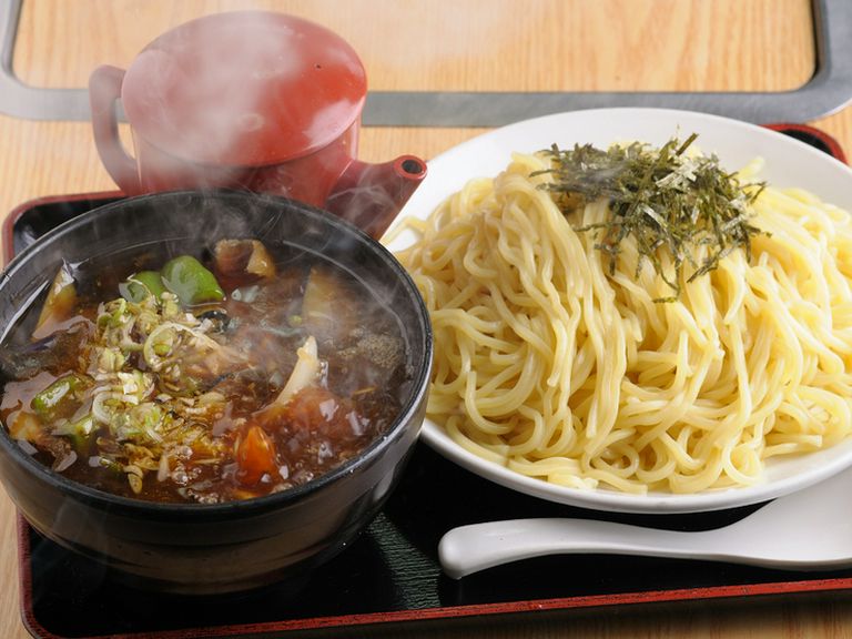 醤油ベースの濃厚なタレが魅力『肉ナスつけ麺』