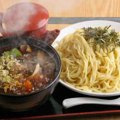 醤油ベースの濃厚なタレが魅力『肉ナスつけ麺』