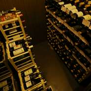 世界各国のワインが豊富に揃っている