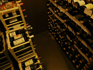 世界各国のワインが豊富に揃っている