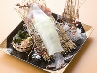 イカのコリコリとした食感と特有の甘みが美味。下足は塩焼きもしくは天ぷらにしてまるごといただきます。