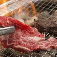 リーズナブルな価格で美味しいお肉は、店主自らカットにも気を配りながら、丁重に下ごしらえしています。家族で、または親しい友人達と炭火でじっくりと焼いたお肉を味わってはいかが。
