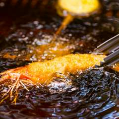 本気の仕込みでカラッとサクサクの串かつを