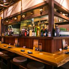 小粋な空間とサービスで自慢の串かつを満喫