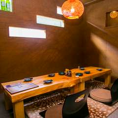 遊び心を織り込んだ大人の空間で、まごころの料理とサービスを